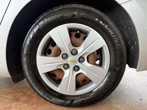 Used 2017 Chevrolet Cruze LS image 22