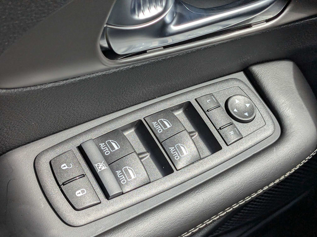 New 2027 Chrysler Pacifica Select FWD image 22