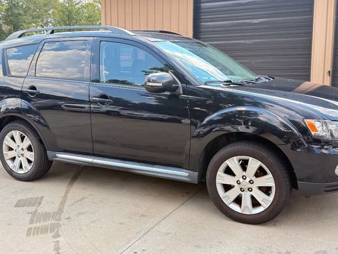 Used 2013 Mitsubishi Outlander SE image 16