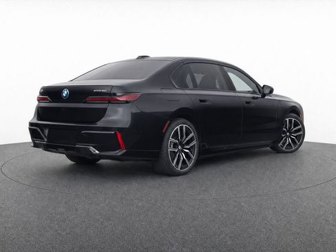 Used 2023 BMW i7 xDrive60 AWD/4WD image 3