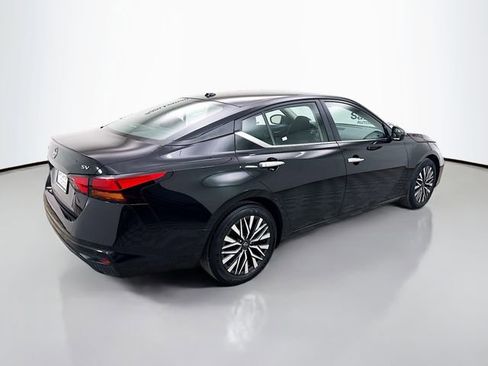 Used 2024 Nissan Altima 2.5 SV image 7