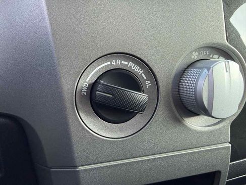 Used 2012 Toyota Tundra 4x4 Double Cab image 25