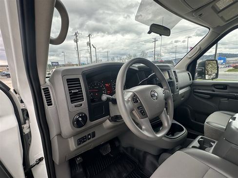 Used 2019 Nissan NV 3500 SL w/ Navigation Package RWD image 4
