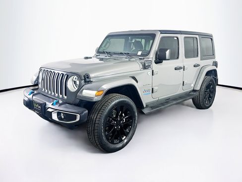 Used 2022 Jeep Wrangler Unlimited Sahara w/ Cold Weather Group AWD/4WD image 3
