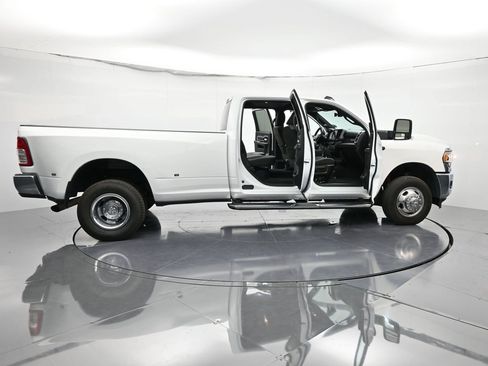 Used 2024 RAM 3500 Big Horn image 57