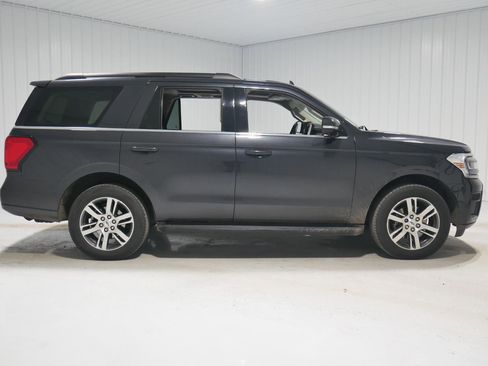 Certified 2024 Ford Expedition XLT image 4