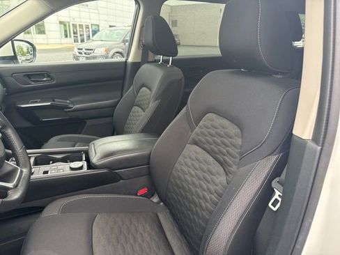 Certified 2023 Nissan Pathfinder SV w/ SV Premium Package AWD/4WD image 18