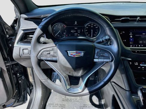 Used 2025 Cadillac XT6 Luxury AWD/4WD image 11