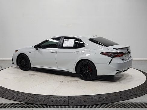 Used 2023 Toyota Camry SE FWD image 5