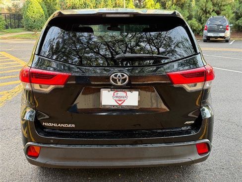 Used 2019 Toyota Highlander LE AWD/4WD image 9