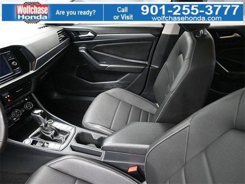 Used 2024 Volkswagen Jetta SE w/ Panoramic Sunroof Package image 18