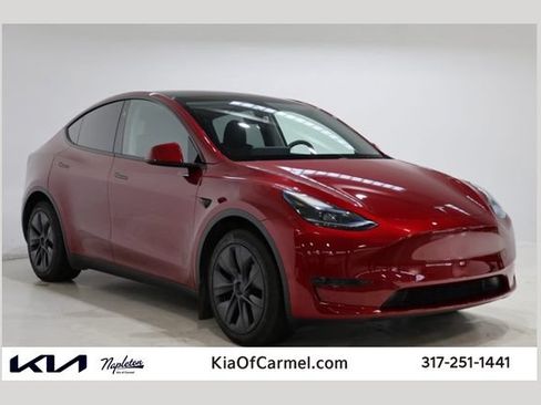 Used 2024 Tesla Model Y Long Range RWD image 1