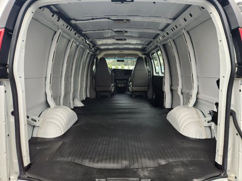 Used 2017 GMC Savana 3500 Extended image 39