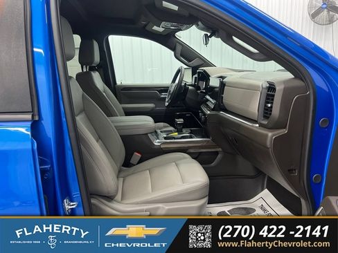 Used 2025 Chevrolet Silverado 1500 LT Trail Boss w/ LT Trail Boss Premium Package AWD/4WD image 11