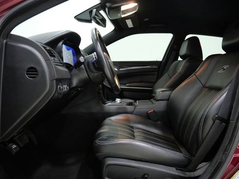 Certified 2019 Chrysler 300 S image 11