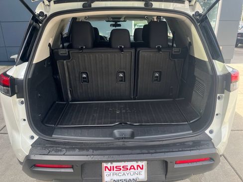 Used 2022 Nissan Pathfinder SV FWD image 26