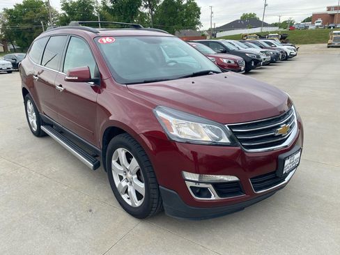 Used 2016 Chevrolet Traverse LT w/ Traveler's Package AWD/4WD image 4