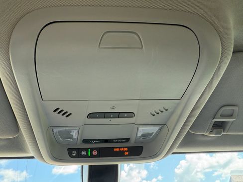 Used 2018 Chevrolet Equinox LT image 19