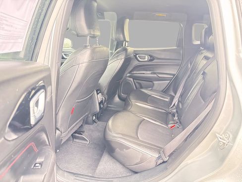 Used 2025 Jeep Compass Trailhawk AWD/4WD image 11