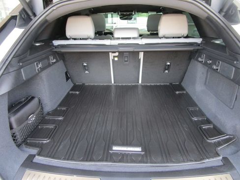 Used 2026 Land Rover Range Rover Velar Dynamic SE AWD/4WD image 13