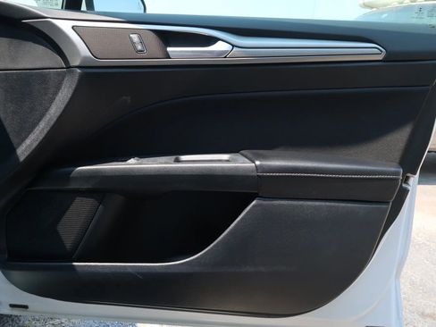 Used 2019 Ford Fusion SE FWD image 46