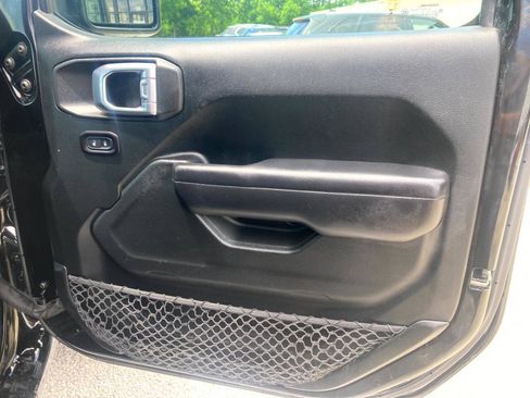 Used 2018 Jeep Wrangler Unlimited Sport S AWD/4WD image 13