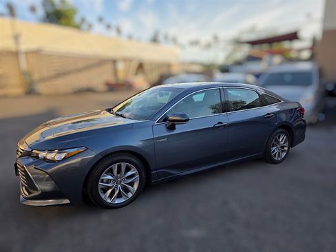 Used 2019 Toyota Avalon XLE w/ Moonroof Package FWD image 7