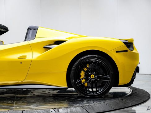 Used 2017 Ferrari 488 Spider image 12