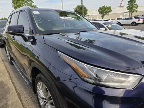 Used 2023 Toyota Highlander Platinum AWD/4WD image 3