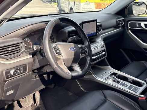 Certified 2022 Ford Explorer XLT w/ Equipment Group 202A RWD image 12