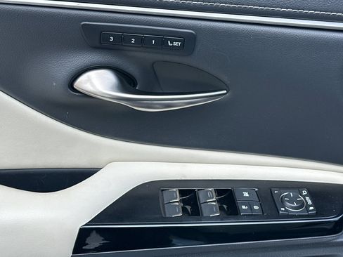 Certified 2025 Lexus ES 350 w/ Premium Package FWD image 14