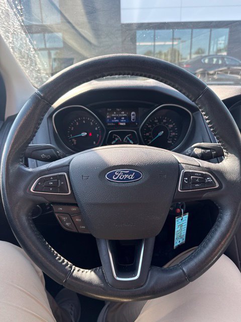Used 2015 Ford Focus SE w/ Equipment Group 201A FWD image 4
