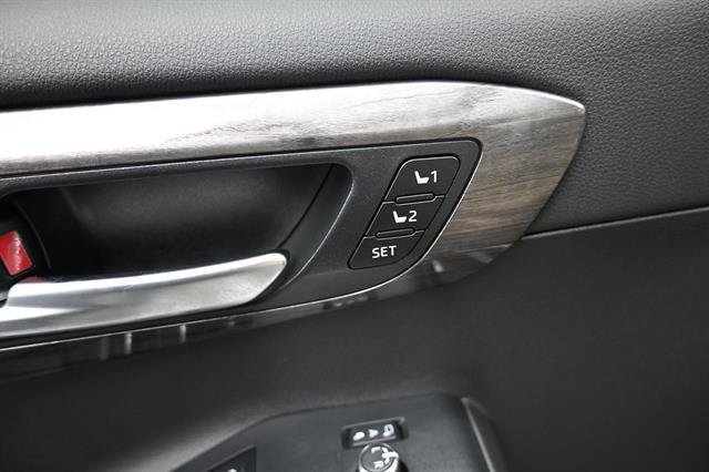 Used 2024 Toyota Highlander Platinum FWD image 7