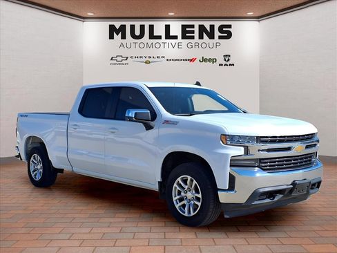 Used 2020 Chevrolet Silverado 1500 LT w/ All-Star Edition image 3