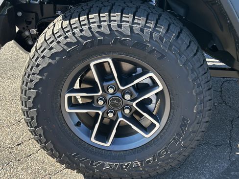 New 2025 Jeep Gladiator Mojave w/ Convenience Group image 6