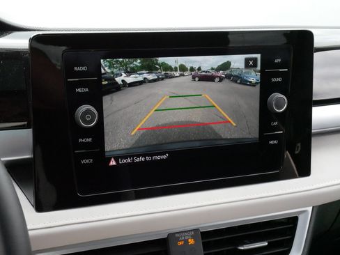 Certified 2025 Volkswagen Taos SE AWD/4WD image 31