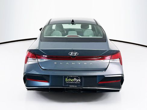 Used 2025 Hyundai Elantra SEL FWD image 7