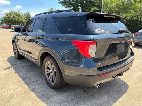 Used 2022 Ford Explorer XLT w/ Equipment Group 202A RWD image 2
