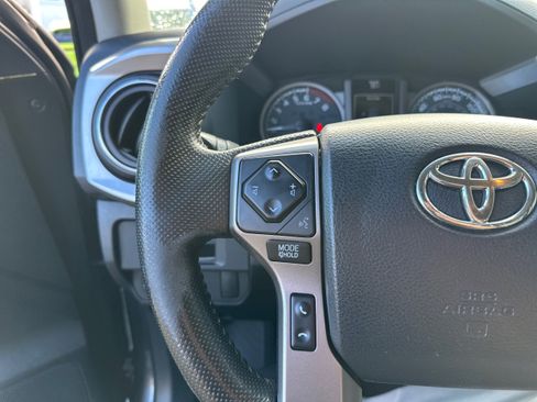 Used 2016 Toyota Tacoma SR5 AWD/4WD image 29