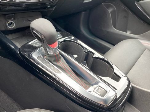 Certified 2024 Chevrolet Trax RS w/ Sunroof Package FWD image 9