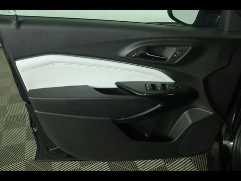 Used 2025 Chevrolet Trax LT w/ Driver Confidence Package FWD image 20