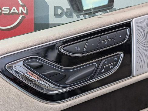 Used 2021 Lincoln Navigator Reserve w/ Luxury Package image 15
