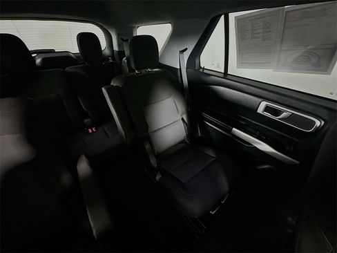 Used 2022 Ford Explorer XLT image 14