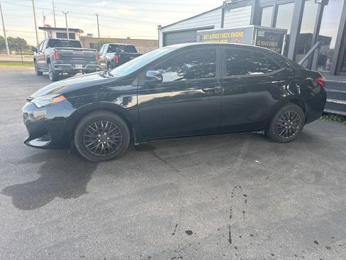 Used 2018 Toyota Corolla LE FWD image 2