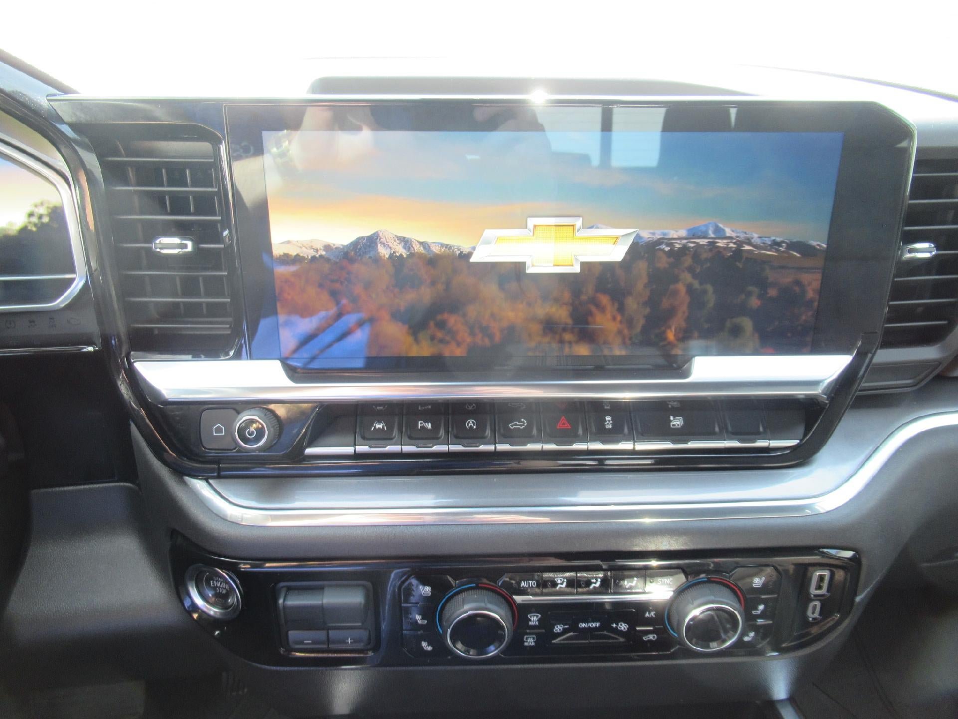 Certified 2025 Chevrolet Silverado 1500 High Country w/ Technology Package AWD/4WD image 12