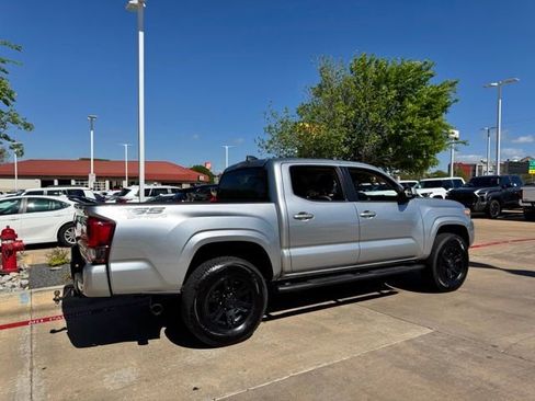 Used 2022 Toyota Tacoma SR w/ SR Convenience Package image 12