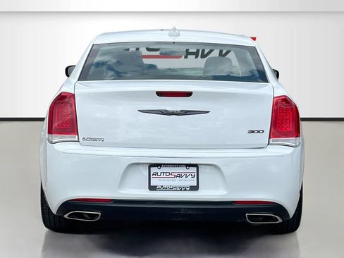 Used 2022 Chrysler 300 Touring w/ Sport Appearance Package RWD image 6