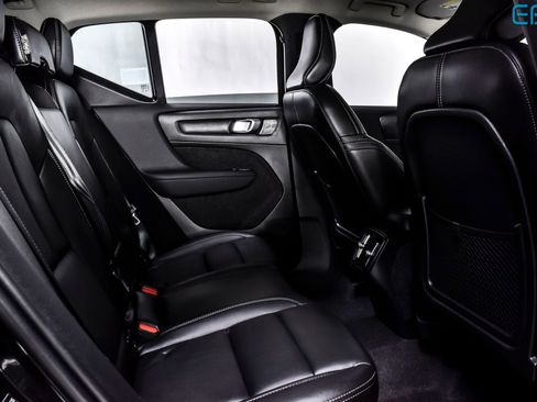 Used 2025 Volvo XC40 B5 Core w/ Protection Package Premier AWD/4WD image 23
