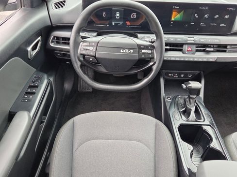 Used 2025 Kia K4 LXS image 7