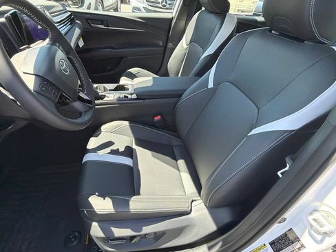 New 2026 Toyota Camry Hybrid FWD image 21